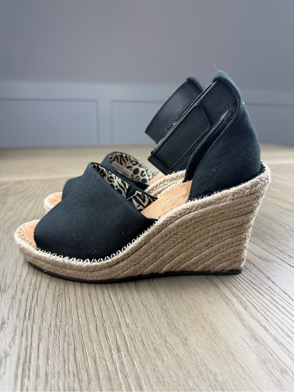 TOMS Marisol espadrille wedge sandals. Women’s size 7.